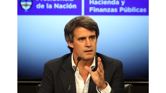 Media sanción al proyecto de Ganancias: Prat Gay criticó a la oposición por hacer "demagogia fiscal"