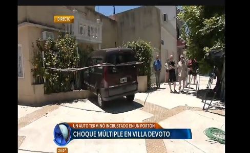 Choque múltiple en Villa Devoto: auto terminó incrustado en un portón