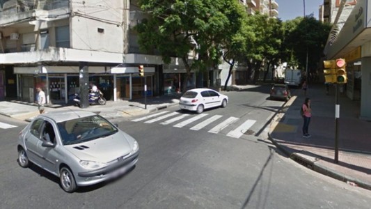 Una pareja dejó a sus cuatro hijos encerrados en el auto bajo el sol mientras hacían compras