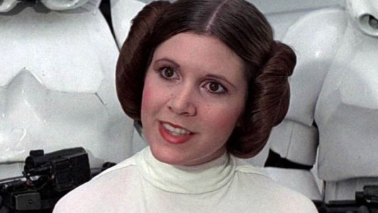 Carrie Fisher, la Princesa Leia de Star Wars, sufrió un ataque cardiaco en pleno vuelo