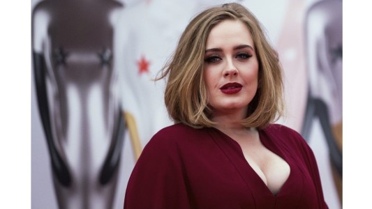 Adele es la artista que más discos vendió en 2016
