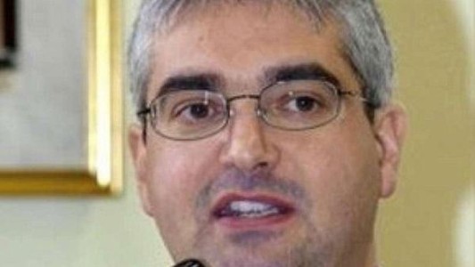 Acusan a un cura italiano de organizar orgías con 15 amantes y prostituirlas