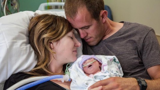 Conmovedor: dio a luz a su bebé con una enfermedad terminal para poder donar sus órganos