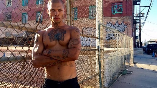 Así vive hoy el ex convicto más lindo del mundo