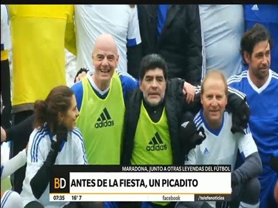 Maradona e Infantino, juntos en el picado de la FIFA
