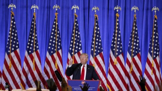 La conferencia de prensa de Donald Trump se convierte en una batalla