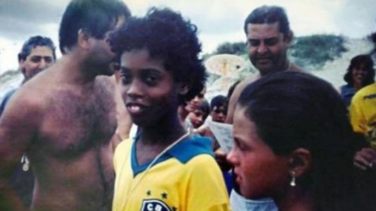 Ronaldinho conmueve hasta las lágrimas con su "Carta a mi yo más joven"