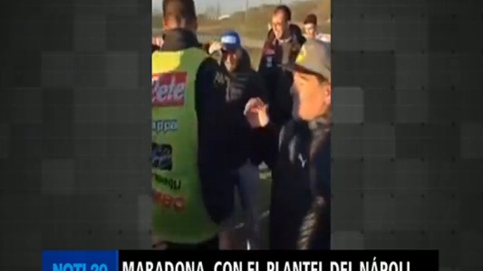 Maradona, con el plantel del Nápoli