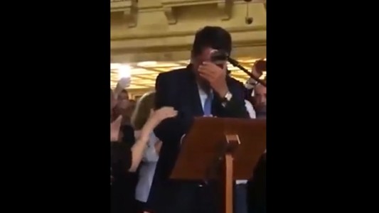 Carlos Melconian lloró al despedirse de los empleados del Banco Nación