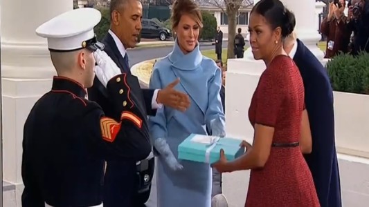 El momento más incómodo para Barack Obama y Michelle