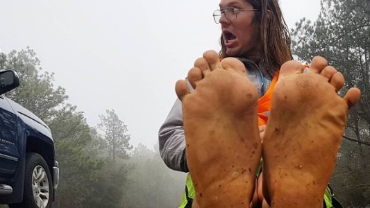 Activista que caminaba descalzo por Estados Unidos murió atropellado por un auto