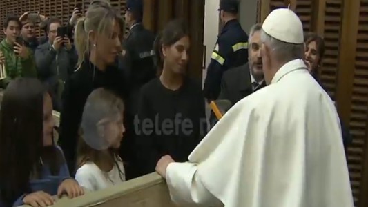 El papa Francisco, con las hijas de Nisman