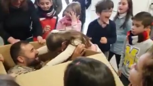 #EsViral La conmovedora "caja sorpresa" a una niña el día de su cumpleaños