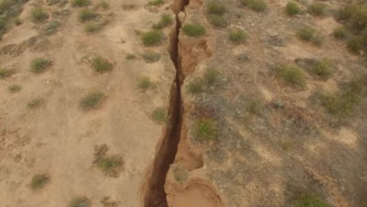 Misterio por la grieta de tres kilómetros que apareció en el desierto de Arizona