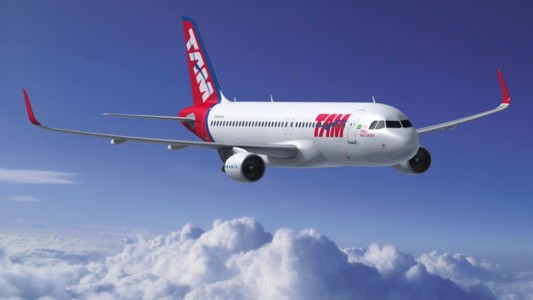 alarma en Rosario: un avión de TAM sobrevoló un campo casi al ras del suelo