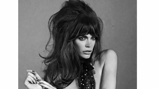 La sensual producción de fotos de Emilia Attias, a tres meses de ser mamá