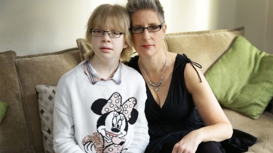 Esta mamá tiene sólo seis meses de vida y los dedica a buscar familia para su hija discapacitada