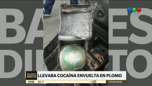 Llevaba cocaína envuelta en plomo en el paragolpes del auto