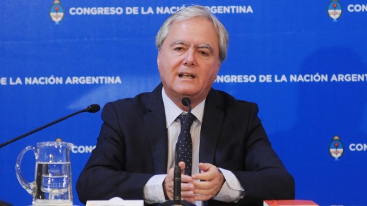 Imputan a Pinedo por favorecer a empresa que él fundó