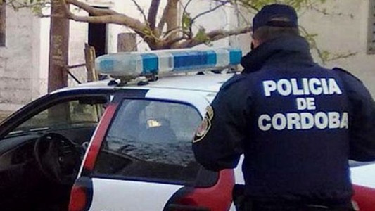 Un policía que hizo dedo le robó 4200 pesos al automovilista que lo levantó