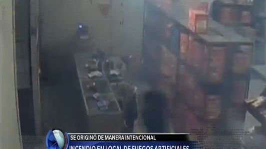 Incendio en un comercio de fuegos artificiales