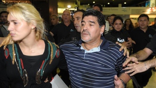 Un escándalo de Maradona y su pareja en un hotel de Madrid