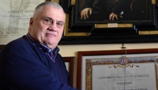 La historia del hombre con más títulos universitarios del mundo