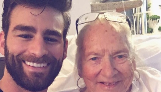 La historia del joven que acompañó a su vecina de 89 años en sus últimos días de vida