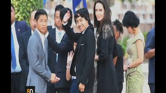 Reapareció Angelina Jolie junto a sus seis hijos