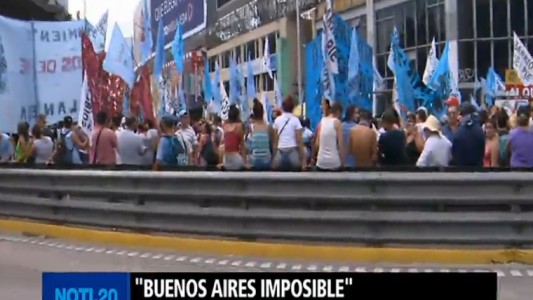 Organizaciones sociales realizan cortes y ollas populares en reclamo por planes sociales