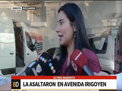 La asaltaron en plena avenida y a pocos metros de las cámaras de televisión