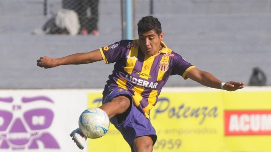 Acuchillaron a un futbolista por la espalda cuando se dirigía al entrenamiento