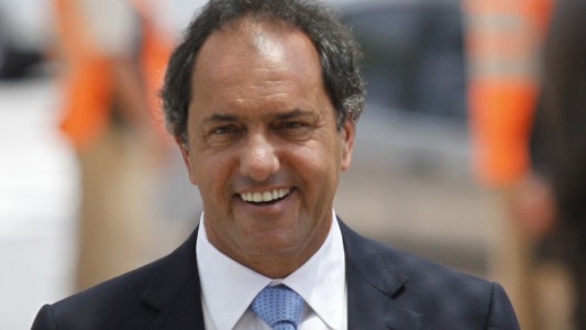 Citan a declarar a Scioli en una causa de lavado de activos