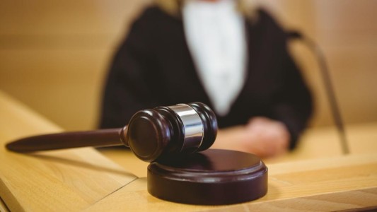 Un juez a una presunta víctima de violación: “¿Por qué no mantuvo las rodillas juntas?”