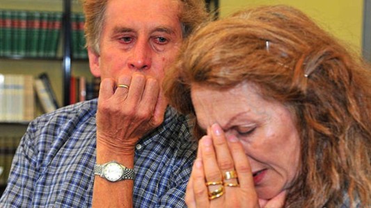 Justicia italiana da en adopción a una niña al considerar a sus padres muy ancianos para cuidarla