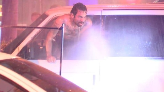 Video: policías salvan a un hombre que intentaba quitarse la vida y luego lo matan de un disparo