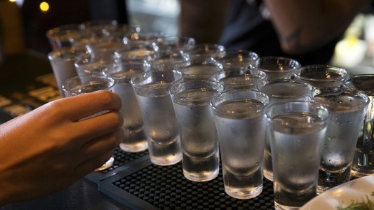 Un hombre murió al participar en una competición de beber vodka