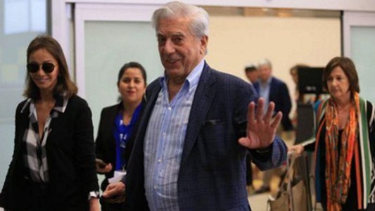 Mario Vargas Llosa cumple 81 años y donará 7.000 libros de su biblioteca