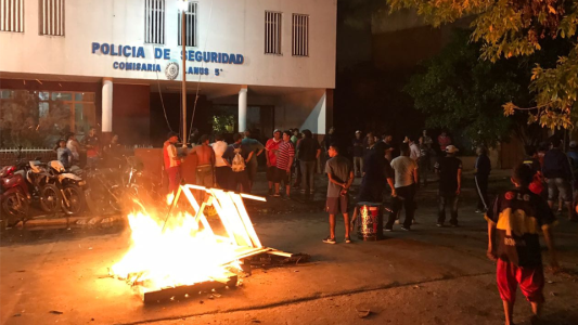 Denuncian represión con balas de goma y gas pimienta en un comedor de Lanús
