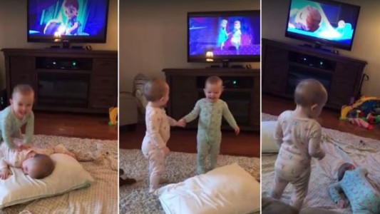 El tierno video de dos bebés al recrear una escena de la película “Frozen”