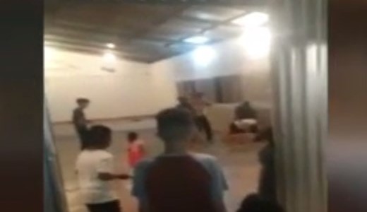 Escándalo en la iglesia: feroz pelea de dos mujeres por el "amor" del pastor