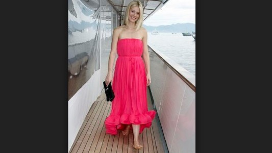 Gwyneth Paltrow dice que para estar sana su secreto es caminar descalza