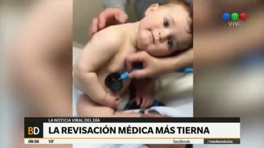 Video viral: el bebé que protagoniza la revisación médica más tierna de la historia