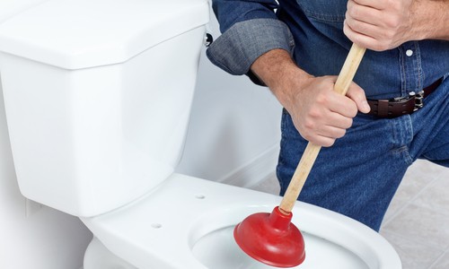 Desbaratan una red de prostitución luego de que un vecino avisara que la cañería estaba tapada con preservativos