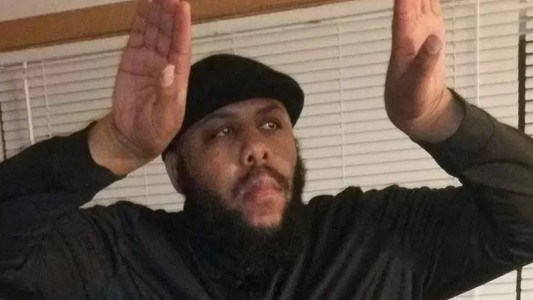 Ofrecen 50 mil dólares por pistas sobre el hombre que mató a otro y lo transmitió por Facebook