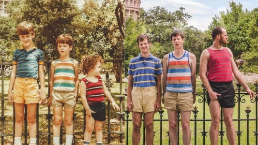 Los hermanos que recrean sus fotos de la infancia