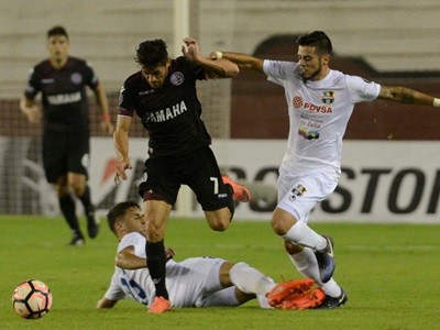 Copa Libertadores: con una goleada Lanús quedó en la punta de su grupo