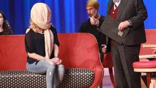 Mostró su cara la modelo desfigurada con ácido por su exnovio: "Esto no es amor"