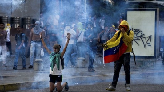 Diez muertos en intentos de saqueos en un barrio de Caracas