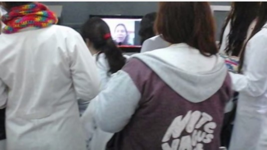 Inundaciones: docentes de una escuela de General Villegas dan clases por Skype